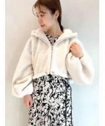 SNIDEL 보아 마운틴 후드티 아이보리