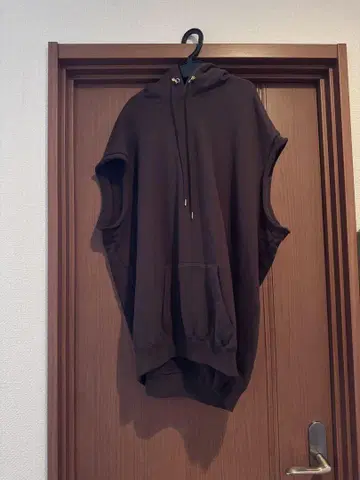 L'Appartement 다크 브라운 민소매 후드 후드티