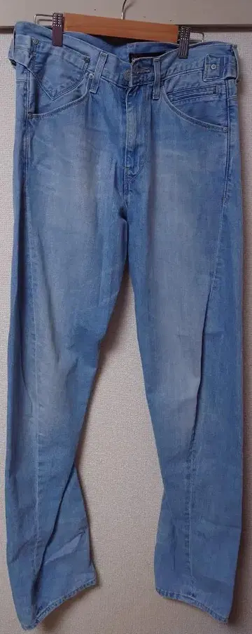 Levi's 라이트 블루 입체 재단 모델 터키산