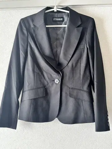 ETHIQUE 블랙 스트라이프 자켓 LL