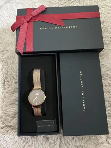 새상품 DANIEL WELLINGTON 골드 메쉬 시계