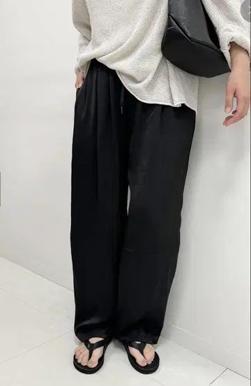 이번 시즌 새상품급 저널 스탠다드 새틴 이지 팬츠