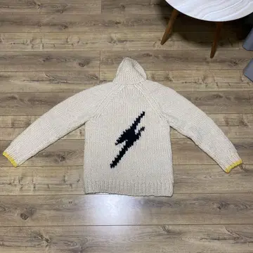 론허먼 x 라이트닝 볼트 카우친 스웨터