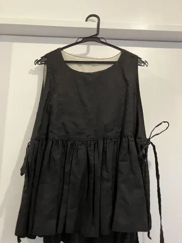 CUORE STORE 라미 린넨 사이드 리본 개더 베스트