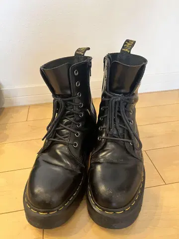 Dr.Martens (닥터마틴) 8홀 부츠