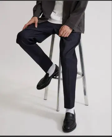 사이드 밴딩 앵클 데님 슬랙스 UNITED TOKYO