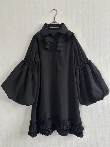 Maison de FLEUR 프릴 블랙 셔츠