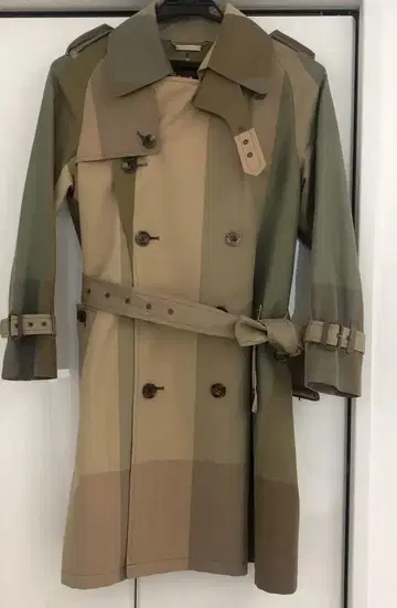 아쿠아 스큐텀 트렌치코트 카키 미들 기장
