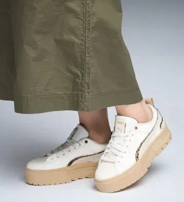 직영점 한정 상품 PUMA 스니커즈 푸마 우먼 메이즈 UT 레오