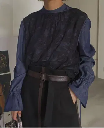 AMERI BIB LACE LAYERED BLOUSE 긴팔 블라우스