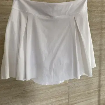 Nike 화이트 플리츠 스커트
