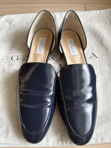 GABRIELA HEARST 네이비 플랫슈즈 서랍에서 구매