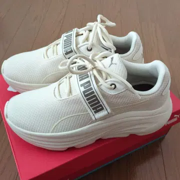 미사용 새상품 PUMA 통굽 스니커즈 플라울 680