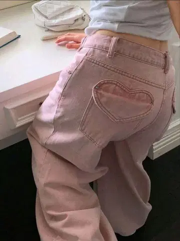 루즈핏 데님 하트 포켓 핑크 청바지