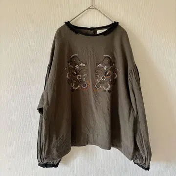 tukuroi 산밸리 면린넨 자수 플리츠 카라 풀오버