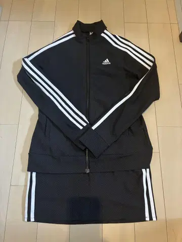 adidas 메쉬 자켓과 스커트 세트