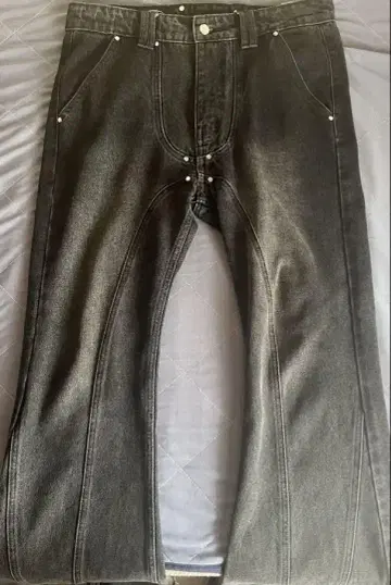 COZY WORLDWIDE DARK KNIGHT FLARE JEANS