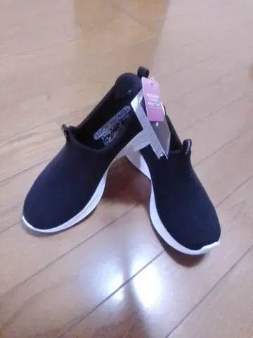 새상품 SKECHERS Air-Cooled Memory Foam 블랙