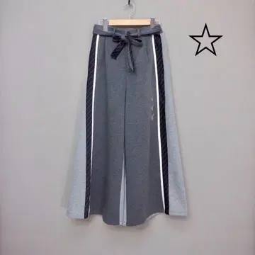 이즈스칼라 553204: 나비 자수 바이컬러 이소재 절개 팬츠