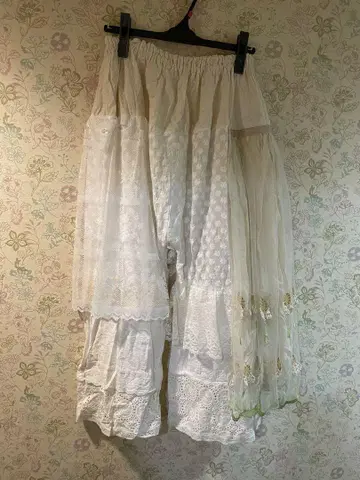 리메이크 화이트 레이스 팬츠 자수 디자인
