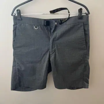 그레이 캐주얼 숏팬츠