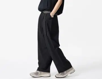 유니클로 UNIQLO 울트라 스트레치 액티브 와이드 팬츠 짧은 기장 블랙