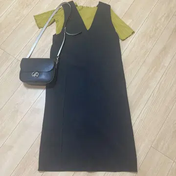내추럴 꾸뛰르 슬리브리스 V넥 원피스 세트