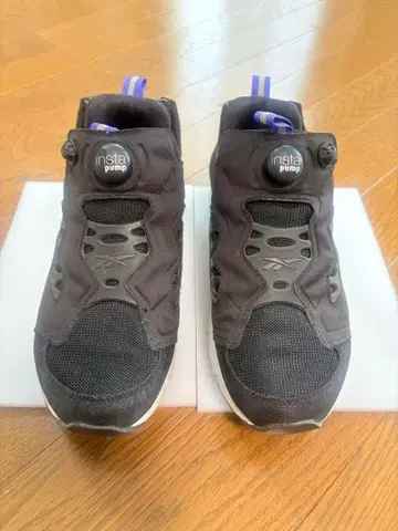 리복 인스타 펌프 스니커즈 블랙/퍼플 26.5cm