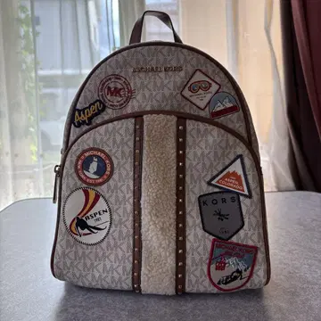 마이클코어스/럭색 MK 패턴 와펜 부착