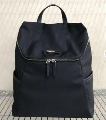 agnis b. VOYAGE 블랙 백팩