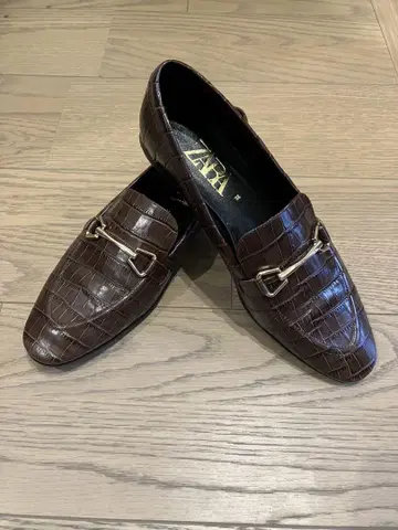 ZARA 브라운 크로커다일풍 로퍼