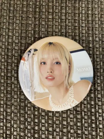TWICE 모모 캔뱃지