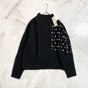 A17700 미사용 베로폰나 케이블 짜임 펄 하이넥 니트 블랙