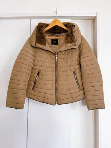 새상품급 ZARA BASIC 모카 브라운 후드 부착 충전솜 블루종