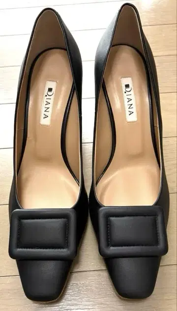 새상품급 다이애나 펌프스 스퀘어토 블랙 25cm