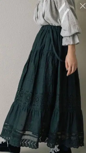 사만사 모스모스 x kazumi 콜라보 서스펜더 자수 스커트