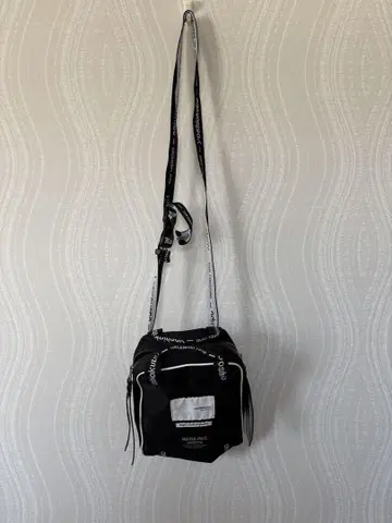 요시오 쿠보 숄더백