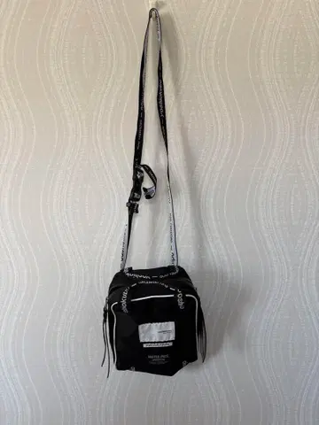 요시오 쿠보 숄더백