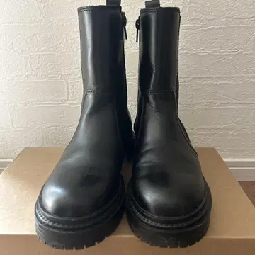 ZARA 사이드 고어 부츠 블랙