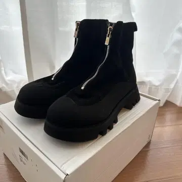 미사용 새상품 GUIDI No ZO06FZV. Ankle Boots 42