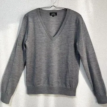 A.P.C. 그레이 V넥 스웨터
