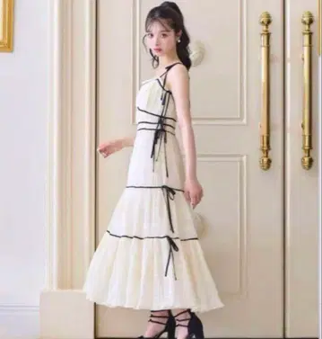 M me eme 사이드 리본 티어드 쉬폰 롱 원피스