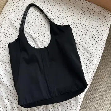 EDITA. 블랙 나일론 토트백