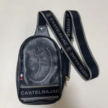 CASTELBAJAC 엠보싱 가공 숄더백