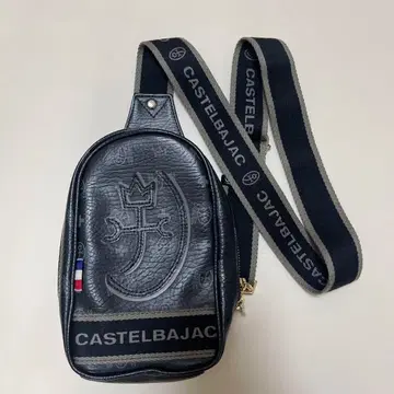 CASTELBAJAC 엠보싱 가공 숄더백