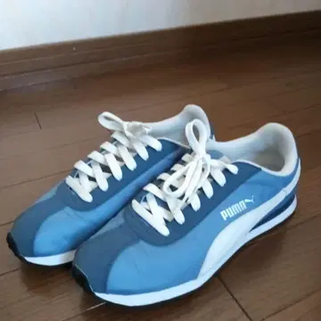 PUMA 블루 스니커즈