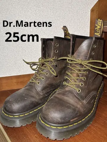 닥터마틴 8홀 부츠