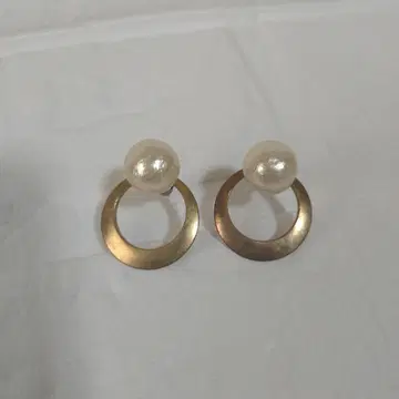 쁘띠 로브 노아르 귀걸이