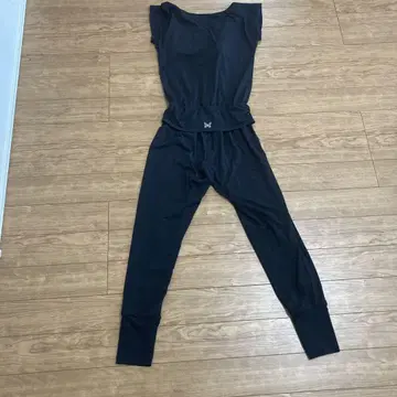 [ 차코트 ] 블랙 올인원 요가웨어 나비 자수 포함