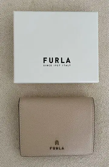 훌라 FURLA 접이식 지갑 까멜리아